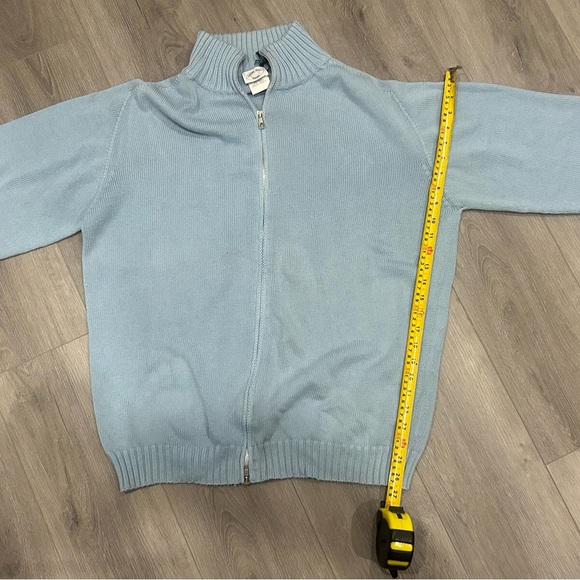 Light blue sweater. - Picture 2 of 6